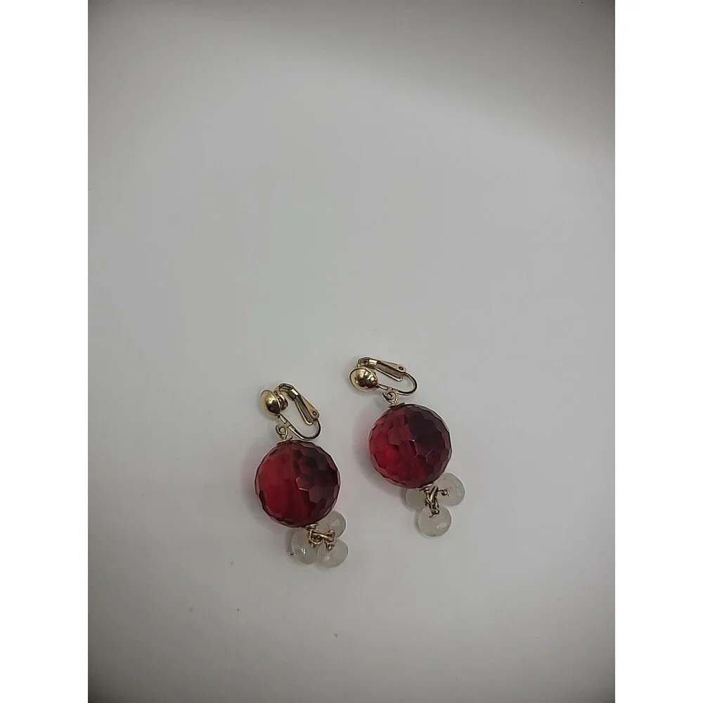 Vintage Earrings Clip On Drop Dangle Red‎ Bead White Beads Jewelry Costume
